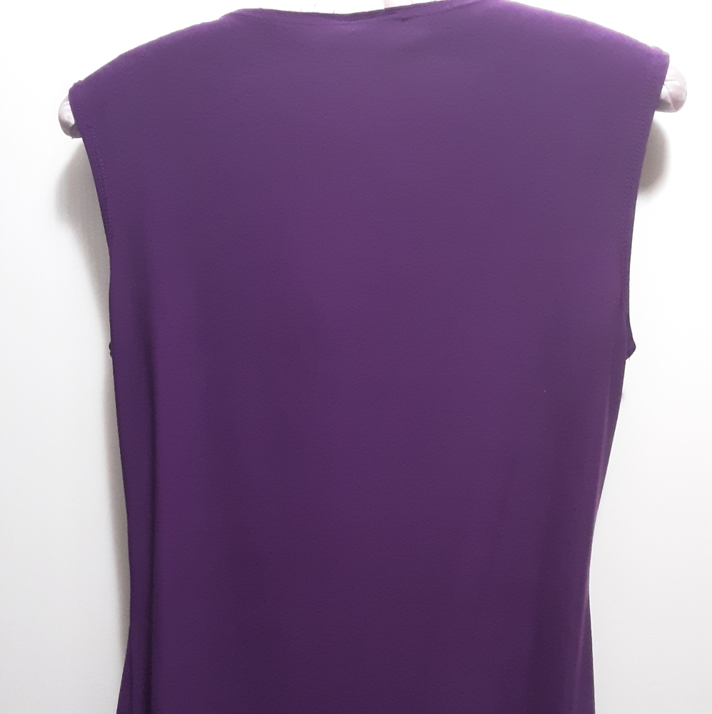Sleeveless Blouse - Picture 3 of 4